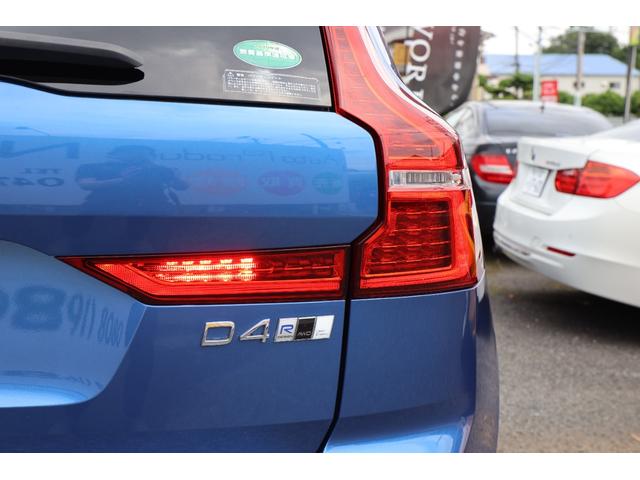 ＸＣ６０ Ｄ４　ＡＷＤ　Ｒデザイン　ワンオーナー／ムーンルーフ／ポールスターエンジニアード／チャイルドクッション／３６０°カメラ／ナビ／ＴＶ／ハーフレザーシート／シートヒーター／１９インチＡＷ／禁煙車／ＡｐｐｌｅＣａｒＰｌａｙ／（18枚目）