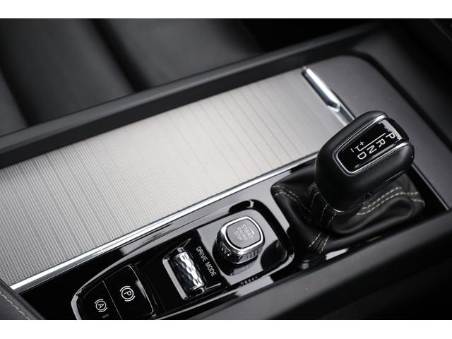 ＸＣ６０ Ｄ４　ＡＷＤ　Ｒデザイン　ワンオーナー／ムーンルーフ／ポールスターエンジニアード／チャイルドクッション／３６０°カメラ／ナビ／ＴＶ／ハーフレザーシート／シートヒーター／１９インチＡＷ／禁煙車／ＡｐｐｌｅＣａｒＰｌａｙ／（35枚目）