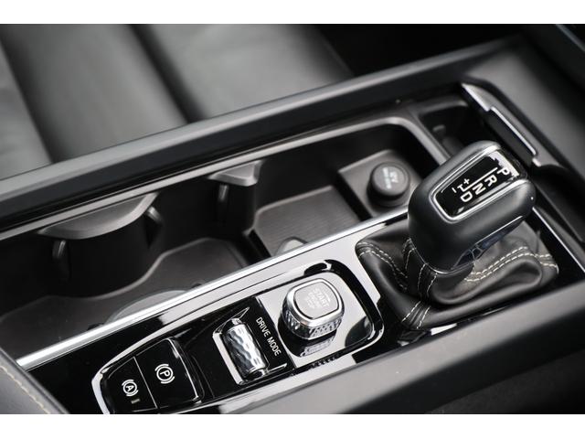 ＸＣ６０ Ｄ４　ＡＷＤ　Ｒデザイン　ワンオーナー／ムーンルーフ／ポールスターエンジニアード／チャイルドクッション／３６０°カメラ／ナビ／ＴＶ／ハーフレザーシート／シートヒーター／１９インチＡＷ／禁煙車／ＡｐｐｌｅＣａｒＰｌａｙ／（36枚目）