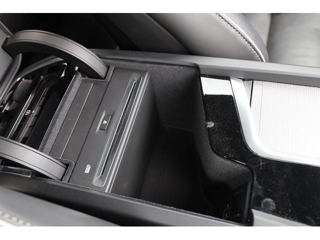 ＸＣ６０ Ｄ４　ＡＷＤ　Ｒデザイン　ワンオーナー／ムーンルーフ／ポールスターエンジニアード／チャイルドクッション／３６０°カメラ／ナビ／ＴＶ／ハーフレザーシート／シートヒーター／１９インチＡＷ／禁煙車／ＡｐｐｌｅＣａｒＰｌａｙ／（38枚目）