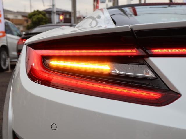 NSX ベースグレード /当社管理車両/カーボンセラミックローターレッドキャリパー/カーボンファイバーインテリアスポーツパッケージ/レッドセミアニリンレザー×アルカンターラコンビシート/全車検時ディーラー記録簿/禁煙車(9枚目)