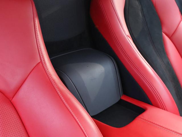 NSX ベースグレード /当社管理車両/カーボンセラミックローターレッドキャリパー/カーボンファイバーインテリアスポーツパッケージ/レッドセミアニリンレザー×アルカンターラコンビシート/全車検時ディーラー記録簿/禁煙車(26枚目)