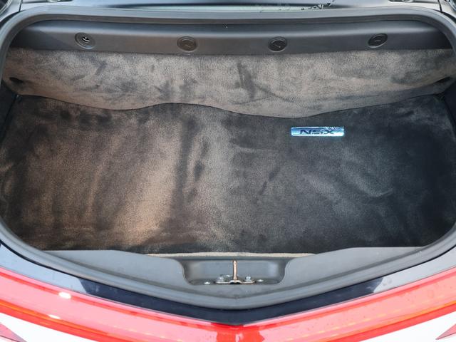 NSX ベースグレード /当社管理車両/カーボンセラミックローターレッドキャリパー/カーボンファイバーインテリアスポーツパッケージ/レッドセミアニリンレザー×アルカンターラコンビシート/全車検時ディーラー記録簿/禁煙車(63枚目)