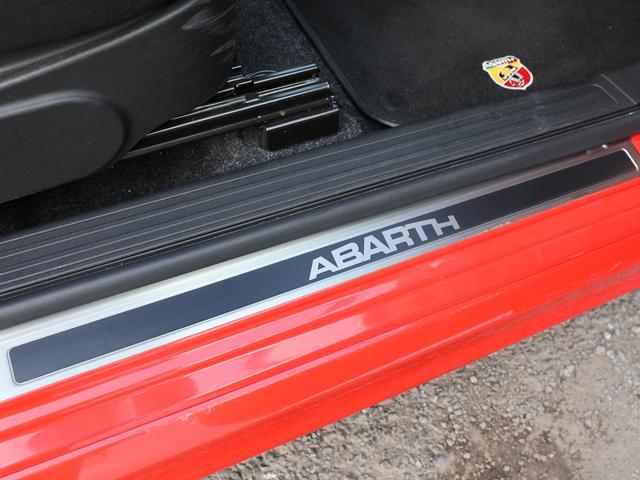 アバルト595 ベースグレード ユーザー買取車/ロッソアバルト/前後ドラレコ/純正オーディオ/純正AW/禁煙車/リヤソナー/ETC/ロッソアバルト/Bluetooth/スポーツモード/MTモード付(18枚目)