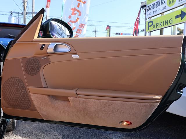 ボクスター ボクスター　ボクスター（２名）／ＰＤＫ／スポーツクロノパッケージ／ベージュ内装／ブラウン幌／レーシンググリーン／ＢＯＳＥサラウンド／純正ナビ／バックカメラ／純正１８インチＡＷ／シートヒーター／禁煙車（40枚目）