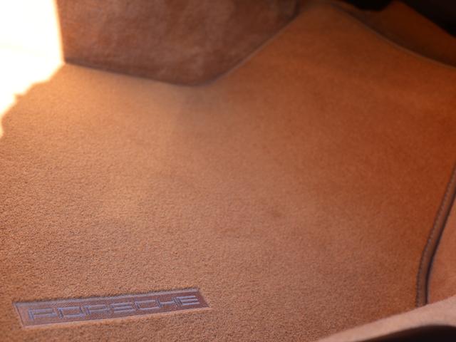 ボクスター ボクスター　ボクスター（２名）／ＰＤＫ／スポーツクロノパッケージ／ベージュ内装／ブラウン幌／レーシンググリーン／ＢＯＳＥサラウンド／純正ナビ／バックカメラ／純正１８インチＡＷ／シートヒーター／禁煙車（43枚目）