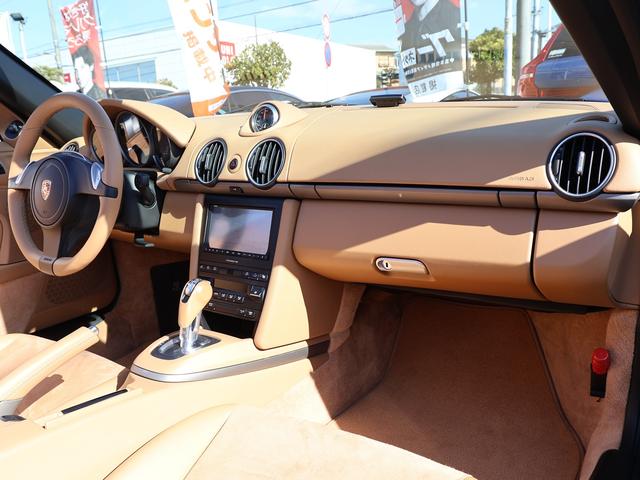 ボクスター ボクスター　ボクスター（２名）／ＰＤＫ／スポーツクロノパッケージ／ベージュ内装／ブラウン幌／レーシンググリーン／ＢＯＳＥサラウンド／純正ナビ／バックカメラ／純正１８インチＡＷ／シートヒーター／禁煙車（44枚目）