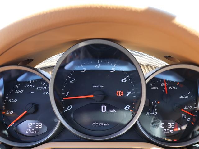 ボクスター ボクスター　ボクスター（２名）／ＰＤＫ／スポーツクロノパッケージ／ベージュ内装／ブラウン幌／レーシンググリーン／ＢＯＳＥサラウンド／純正ナビ／バックカメラ／純正１８インチＡＷ／シートヒーター／禁煙車（54枚目）