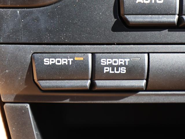 ボクスター ボクスター　ボクスター（２名）／ＰＤＫ／スポーツクロノパッケージ／ベージュ内装／ブラウン幌／レーシンググリーン／ＢＯＳＥサラウンド／純正ナビ／バックカメラ／純正１８インチＡＷ／シートヒーター／禁煙車（63枚目）
