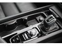 Ｄ４　ＡＷＤ　Ｒデザイン　ワンオーナー／ムーンルーフ／ポールスターエンジニアード／チャイルドクッション／３６０°カメラ／ナビ／ＴＶ／ハーフレザーシート／シートヒーター／１９インチＡＷ／禁煙車／ＡｐｐｌｅＣａｒＰｌａｙ／（36枚目）