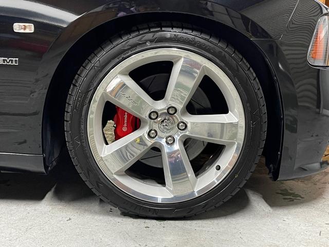 ダッジ・チャージャー ＳＲＴ８　正規ディーラー車　サンルーフ　Ｂｒｅｍｂｏ　ＨＤＤナビ（13枚目）