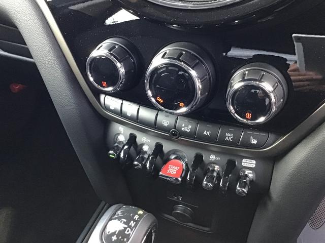 クーパーD クロスオーバー オール4 ペッパーパッケージ MINIドライビングモード 前車追従機能 17インチAW LEDヘッドライト コンフォートアクセス オートトランク アンビエントライト シートヒーター バックカメラ 前後センサー(16枚目)
