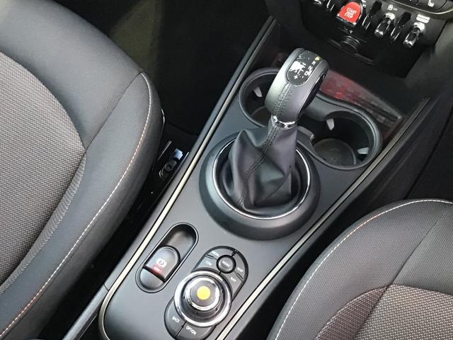 クーパーD クロスオーバー オール4 ペッパーパッケージ MINIドライビングモード 前車追従機能 17インチAW LEDヘッドライト コンフォートアクセス オートトランク アンビエントライト シートヒーター バックカメラ 前後センサー(18枚目)