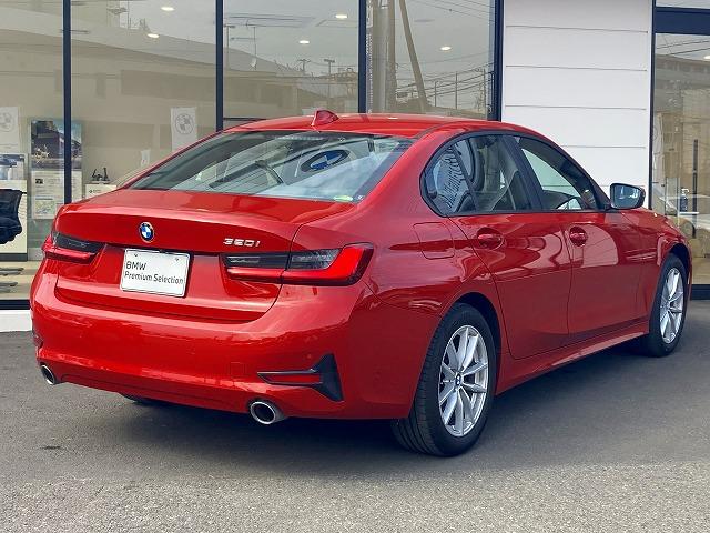320i 後退アシスト ブラックファブリックシート トップビューカメラ 純正前後ドラレコ ワイヤレスチャージャー オートトランク 前車追従機能 パーキングアシストプラス 17インチホイール LEDヘッドライト(4枚目)