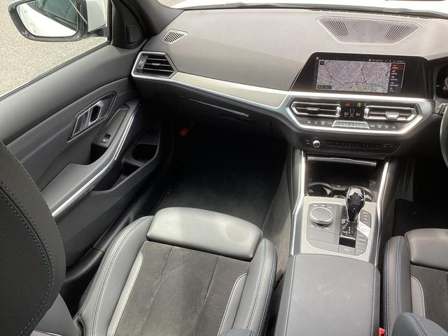 320d xDrive Mスポーツ 18AW デモカー トップビューカメラ 前後センサー パーキングアシスト 後退アシスト シートヒーター アンビエントライト オートトランク 前車追従クルコン インテリジェントセーフティ SOSコール(10枚目)