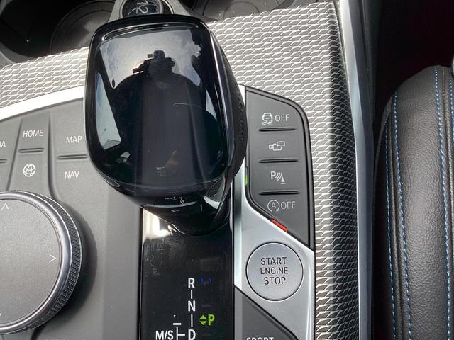 320d xDrive Mスポーツ 18AW デモカー トップビューカメラ 前後センサー パーキングアシスト 後退アシスト シートヒーター アンビエントライト オートトランク 前車追従クルコン インテリジェントセーフティ SOSコール(20枚目)