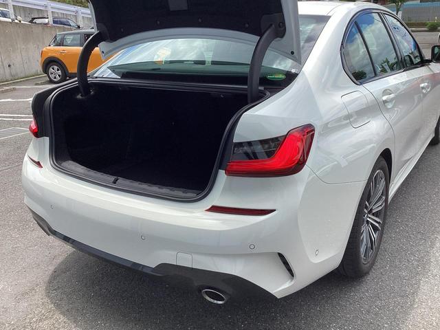 320d xDrive Mスポーツ 18AW デモカー トップビューカメラ 前後センサー パーキングアシスト 後退アシスト シートヒーター アンビエントライト オートトランク 前車追従クルコン インテリジェントセーフティ SOSコール(52枚目)