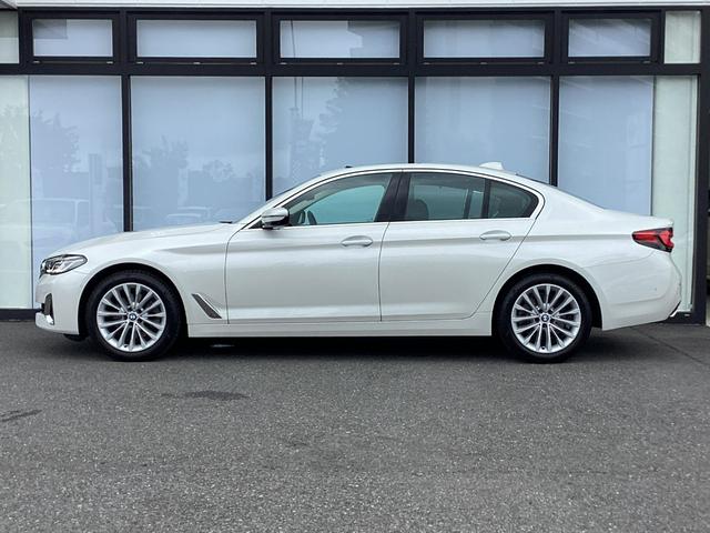 523d xDrive ラグジュアリー EDジョイ+ 18AW サンルーフ 後期モデル プラスパッケージ オートトランク 前車追従クルコン ヘッドアップディスプレイ ブラックレザーシート シートヒーター トップビューカメラ インテリジェントセーフティ(4枚目)