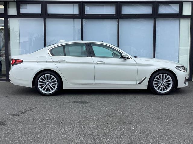 523d xDrive ラグジュアリー EDジョイ+ 18AW サンルーフ 後期モデル プラスパッケージ オートトランク 前車追従クルコン ヘッドアップディスプレイ ブラックレザーシート シートヒーター トップビューカメラ インテリジェントセーフティ(5枚目)