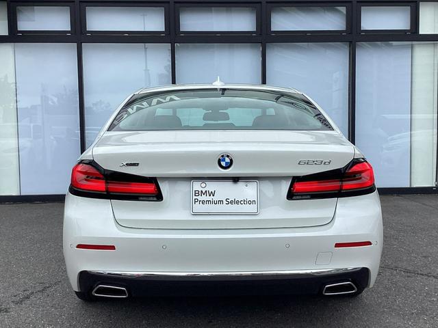 523d xDrive ラグジュアリー EDジョイ+ 18AW サンルーフ 後期モデル プラスパッケージ オートトランク 前車追従クルコン ヘッドアップディスプレイ ブラックレザーシート シートヒーター トップビューカメラ インテリジェントセーフティ(7枚目)