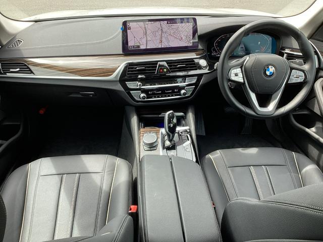 523d xDrive ラグジュアリー EDジョイ+ 18AW サンルーフ 後期モデル プラスパッケージ オートトランク 前車追従クルコン ヘッドアップディスプレイ ブラックレザーシート シートヒーター トップビューカメラ インテリジェントセーフティ(10枚目)