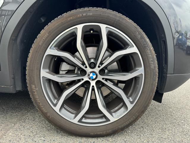 Ｘ３ ｘＤｒｉｖｅ　２０ｄ　２０インチＡＷ　アクティブクルーズコントロール　オートトランク　パノラマサンルーフ　トップビューカメラ　黒革スポーツパワーシート　シートヒーター　ウッドトリム　ヘッドアップディスプレイ（3枚目）