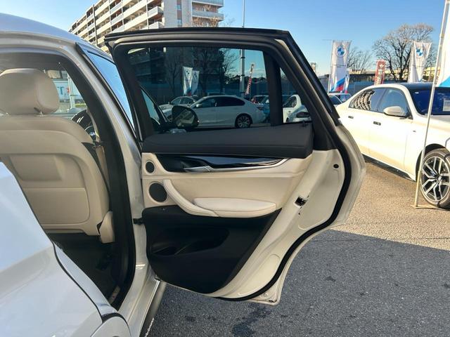 Ｘ６ ｘＤｒｉｖｅ　３５ｉ　Ｍスポーツ　【正規認定中古車】【最長４年！全国正規ディーラー保証付／２年・走行距離無制限】サンルーフ　ｈａｒｍａｎ／ｋａｒｄｏｎサウンド　アイボリー×ブラックバイカラーフルレザーシート　全席ヒーター（26枚目）