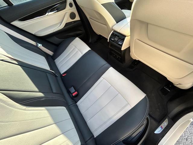 Ｘ６ ｘＤｒｉｖｅ　３５ｉ　Ｍスポーツ　【正規認定中古車】【最長４年！全国正規ディーラー保証付／２年・走行距離無制限】サンルーフ　ｈａｒｍａｎ／ｋａｒｄｏｎサウンド　アイボリー×ブラックバイカラーフルレザーシート　全席ヒーター（28枚目）
