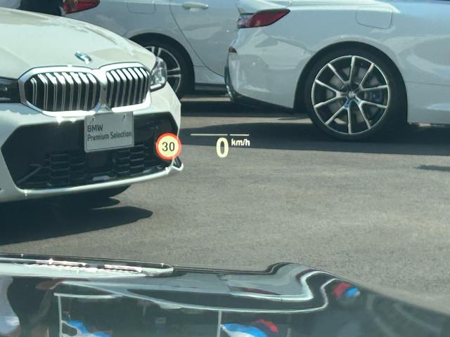 ３シリーズ ３３０ｉツーリング　Ｍスポーツ　認定中古車／正規ディーラー／認定中古車保証／禁煙車両／白革電動シート／レーザーライト／ウッドトリム／アンビエントライト／トップビューカメラ／全方位障害物センサー／ワイヤレスチャージャー／シートヒーター（11枚目）