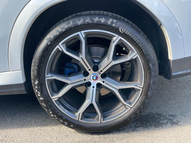Ｘ６ ｘＤｒｉｖｅ　３５ｄ　Ｍスポーツハイラインパッケージ　【正規認定中古車】【最長４年！全国正規ディーラー保証付／２年・走行距離無制限】パノラマサンルーフ　ブラウンレザー電動スポーツシート　全席シートヒーター　シートクーラー　マッサージシート２１インチアルミ（27枚目）