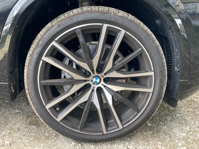 Ｘ５ ｘＤｒｉｖｅ　４０ｄ　Ｍスポーツ　【正規認定中古車】【最長４年！全国正規ディーラー保証付／２年・走行距離無制限】パノラマサンルーフ　後輪操舵　エアサス　ＡＣＣ　トップビューカメラ　ハーマンカードンスピーカー　シートマッサージ　７人乗り（24枚目）