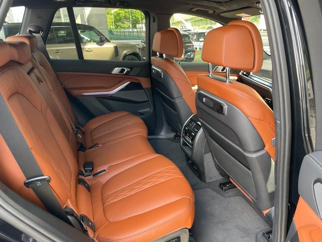 Ｘ５ ｘＤｒｉｖｅ　４０ｄ　Ｍスポーツ　【正規認定中古車】【最長４年！全国正規ディーラー保証付／２年・走行距離無制限】パノラマサンルーフ　後輪操舵　エアサス　ＡＣＣ　トップビューカメラ　ハーマンカードンスピーカー　シートマッサージ　７人乗り（33枚目）