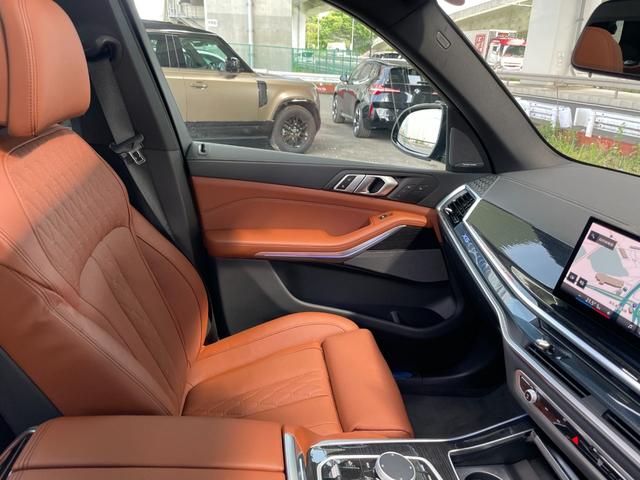 Ｘ５ ｘＤｒｉｖｅ　４０ｄ　Ｍスポーツ　【正規認定中古車】【最長４年！全国正規ディーラー保証付／２年・走行距離無制限】パノラマサンルーフ　後輪操舵　エアサス　ＡＣＣ　トップビューカメラ　ハーマンカードンスピーカー　シートマッサージ　７人乗り（53枚目）