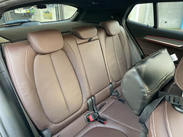 Ｘ２ Ｍ３５ｉ　【正規認定中古車】【全国正規ディーラー保証付／２年・走行距離無制限】セレクトパッケージ　パノラマサンルーフ　茶革電動シート　ヘッドアップディスプレイ　ＨＩＦＩスピーカー　バックカメラ（4枚目）