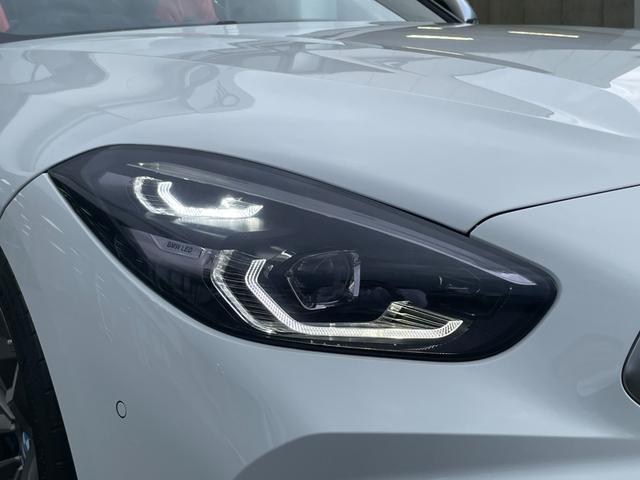 Ｚ４ Ｍ４０ｉ　【正規認定中古車】【全国正規ディーラー保証付／２年・走行距離無制限】赤革電動スポーツシート　シートヒーター　ハーマンカードン　アンビエントライト　社外レーダー　社外ＴＶ　１９インチアルミ（27枚目）