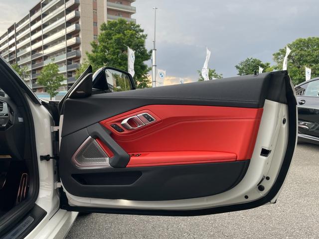 Ｚ４ Ｍ４０ｉ　【正規認定中古車】【全国正規ディーラー保証付／２年・走行距離無制限】赤革電動スポーツシート　シートヒーター　ハーマンカードン　アンビエントライト　社外レーダー　社外ＴＶ　１９インチアルミ（40枚目）