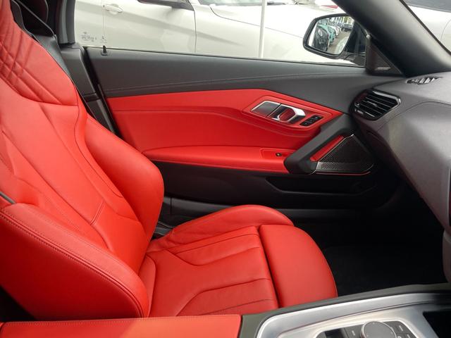 Ｚ４ Ｍ４０ｉ　【正規認定中古車】【全国正規ディーラー保証付／２年・走行距離無制限】赤革電動スポーツシート　シートヒーター　ハーマンカードン　アンビエントライト　社外レーダー　社外ＴＶ　１９インチアルミ（53枚目）