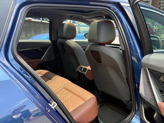 ５シリーズ ５２３ｄ　ｘＤｒｉｖｅツーリング　エクスクルーシブ　【正規認定中古車】【最長４年！全国正規ディーラー保証付／２年・走行距離無制限】パノラマサンルーフ　クリスタルフィニッシュ　ＡＲビュー　トップビューカメラ　後輪操舵　アダプティブサス　メリノレザー（9枚目）