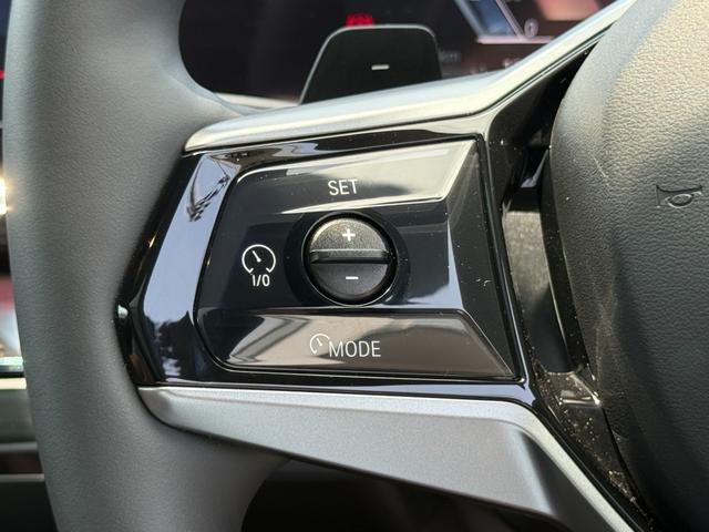５シリーズ ５２３ｄ　ｘＤｒｉｖｅツーリング　エクスクルーシブ　【正規認定中古車】【最長４年！全国正規ディーラー保証付／２年・走行距離無制限】パノラマサンルーフ　クリスタルフィニッシュ　ＡＲビュー　トップビューカメラ　後輪操舵　アダプティブサス　メリノレザー（18枚目）