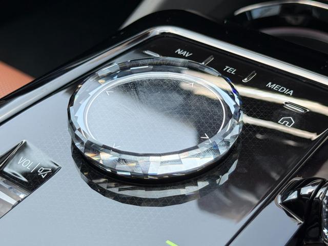 ５シリーズ ５２３ｄ　ｘＤｒｉｖｅツーリング　エクスクルーシブ　【正規認定中古車】【最長４年！全国正規ディーラー保証付／２年・走行距離無制限】パノラマサンルーフ　クリスタルフィニッシュ　ＡＲビュー　トップビューカメラ　後輪操舵　アダプティブサス　メリノレザー（23枚目）