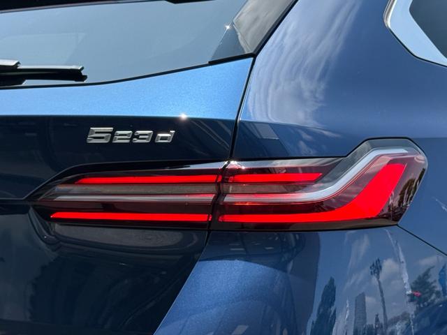５シリーズ ５２３ｄ　ｘＤｒｉｖｅツーリング　エクスクルーシブ　【正規認定中古車】【最長４年！全国正規ディーラー保証付／２年・走行距離無制限】パノラマサンルーフ　クリスタルフィニッシュ　ＡＲビュー　トップビューカメラ　後輪操舵　アダプティブサス　メリノレザー（44枚目）