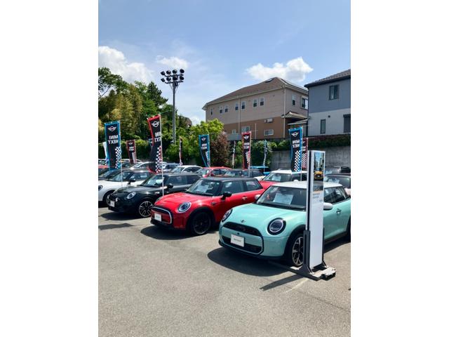 ５シリーズ ５２３ｄ　ｘＤｒｉｖｅツーリング　エクスクルーシブ　【正規認定中古車】【最長４年！全国正規ディーラー保証付／２年・走行距離無制限】パノラマサンルーフ　クリスタルフィニッシュ　ＡＲビュー　トップビューカメラ　後輪操舵　アダプティブサス　メリノレザー（68枚目）