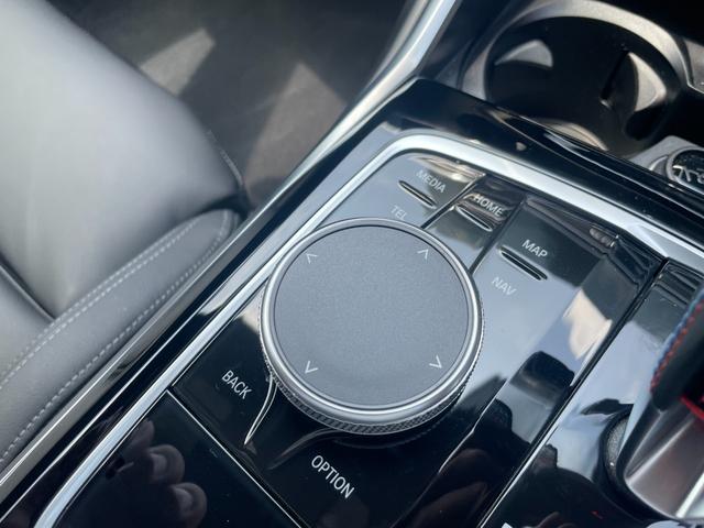 Ｍ２ ベースグレード　ハイラインパッケージ　【正規認定中古車】【全国正規ディーラー保証付／２年・走行距離無制限】ブラックレザーＭスポーツシート　シートヒーター　ハーマンカードン　アダプティブＭサスペンション　ＡＣＣ　Ｍシートベルト（50枚目）