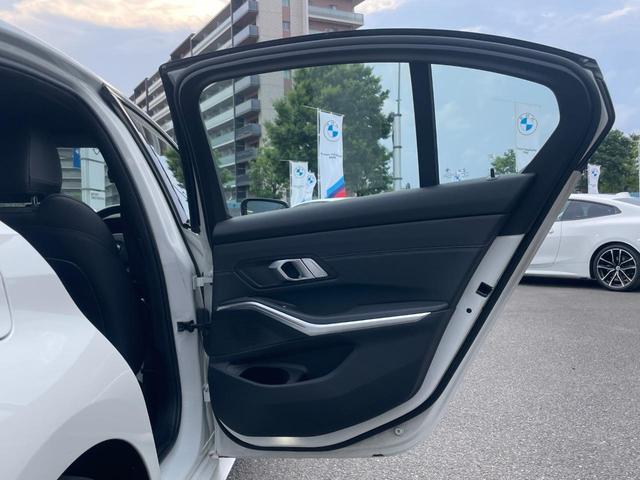 ３シリーズ ３３０ｅ　Ｍスポーツ　ハイラインパッケージ　【正規認定中古車】【全国正規ディーラー保証付／２年・走行距離無制限】弊社下取り　ハイラインパッケージ　ワンオーナー　トップビューカメラ　全方位ＰＤＣ　ウッドトリム　青色キャリパー（33枚目）