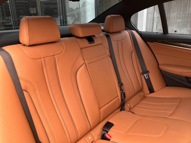 ５シリーズ ５３０ｅ　Ｍスポーツ　エディションジョイ＋　【正規認定中古車】【全国正規ディーラー保証付／２年・走行距離無制限】Ｍスポーツブレーキ　茶革パワーシート　ウッドトリム　トップビューカメラ　全方位ＰＤＣ　ＡＣＣ　シートヒーター（4枚目）