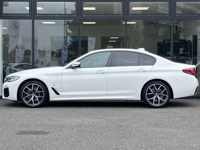５シリーズ ５３０ｅ　Ｍスポーツ　エディションジョイ＋　【正規認定中古車】【全国正規ディーラー保証付／２年・走行距離無制限】Ｍスポーツブレーキ　茶革パワーシート　ウッドトリム　トップビューカメラ　全方位ＰＤＣ　ＡＣＣ　シートヒーター（9枚目）