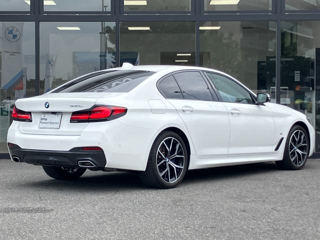 ５シリーズ ５３０ｅ　Ｍスポーツ　エディションジョイ＋　【正規認定中古車】【全国正規ディーラー保証付／２年・走行距離無制限】Ｍスポーツブレーキ　茶革パワーシート　ウッドトリム　トップビューカメラ　全方位ＰＤＣ　ＡＣＣ　シートヒーター（11枚目）