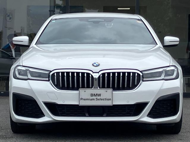 ５シリーズ ５３０ｅ　Ｍスポーツ　エディションジョイ＋　【正規認定中古車】【全国正規ディーラー保証付／２年・走行距離無制限】Ｍスポーツブレーキ　茶革パワーシート　ウッドトリム　トップビューカメラ　全方位ＰＤＣ　ＡＣＣ　シートヒーター（13枚目）