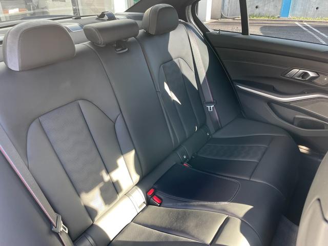 Ｍ３ Ｍ３セダン　コンペティション　【正規認定中古車】【全国正規ディーラー保証付／２年・走行距離無制限】黒革電動シート　トップビューカメラ　純正前後ドラレコ　レーザーライト　カーボンスポイラー　ＡＣＣ　ハーマンカードン　カーボントリム（13枚目）
