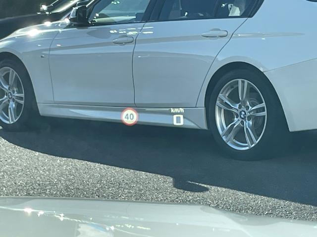 Ｍ３ Ｍ３セダン　コンペティション　【正規認定中古車】【全国正規ディーラー保証付／２年・走行距離無制限】黒革電動シート　トップビューカメラ　純正前後ドラレコ　レーザーライト　カーボンスポイラー　ＡＣＣ　ハーマンカードン　カーボントリム（26枚目）